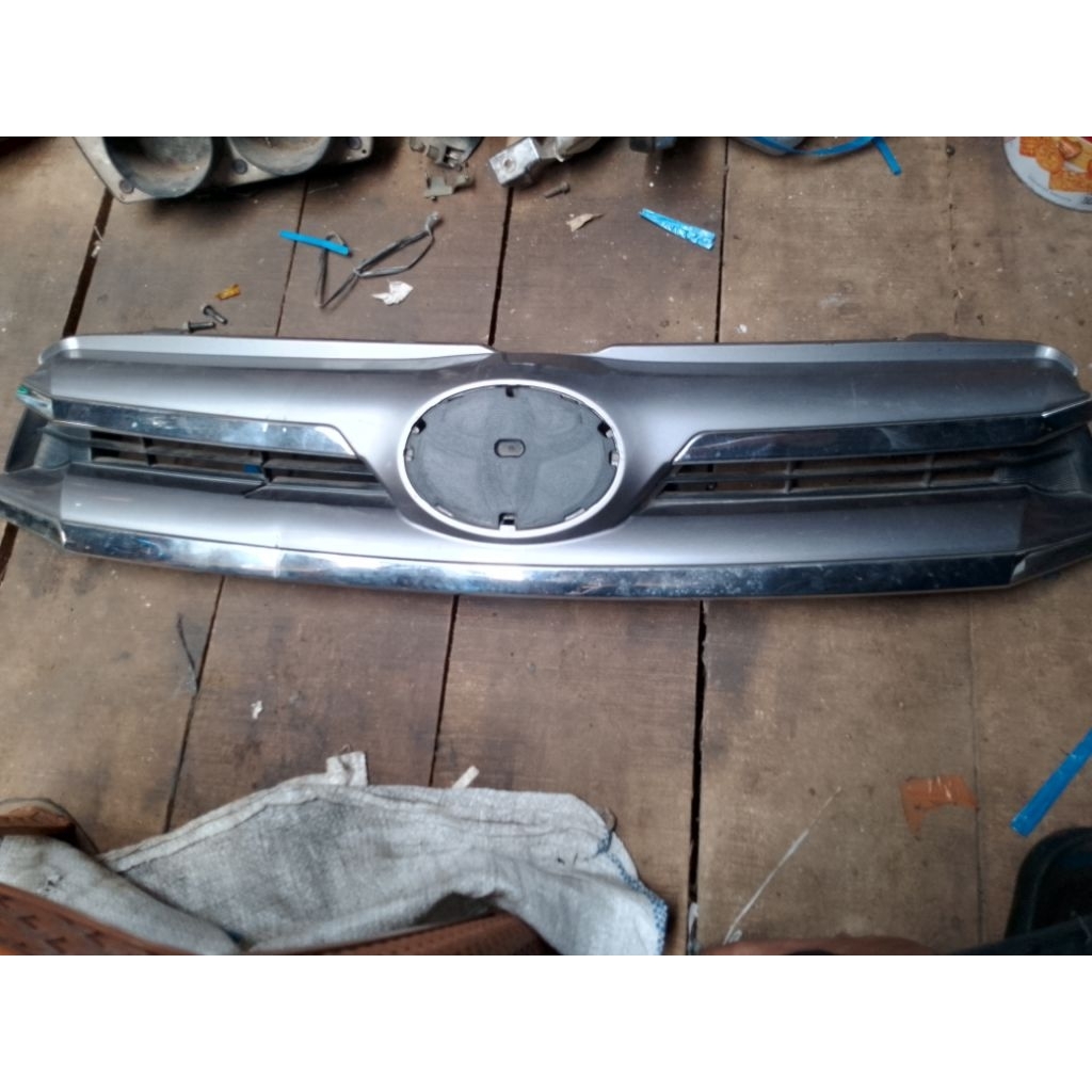 Grill Depan front grill Toyota Innova Reborn 2016-2020 original