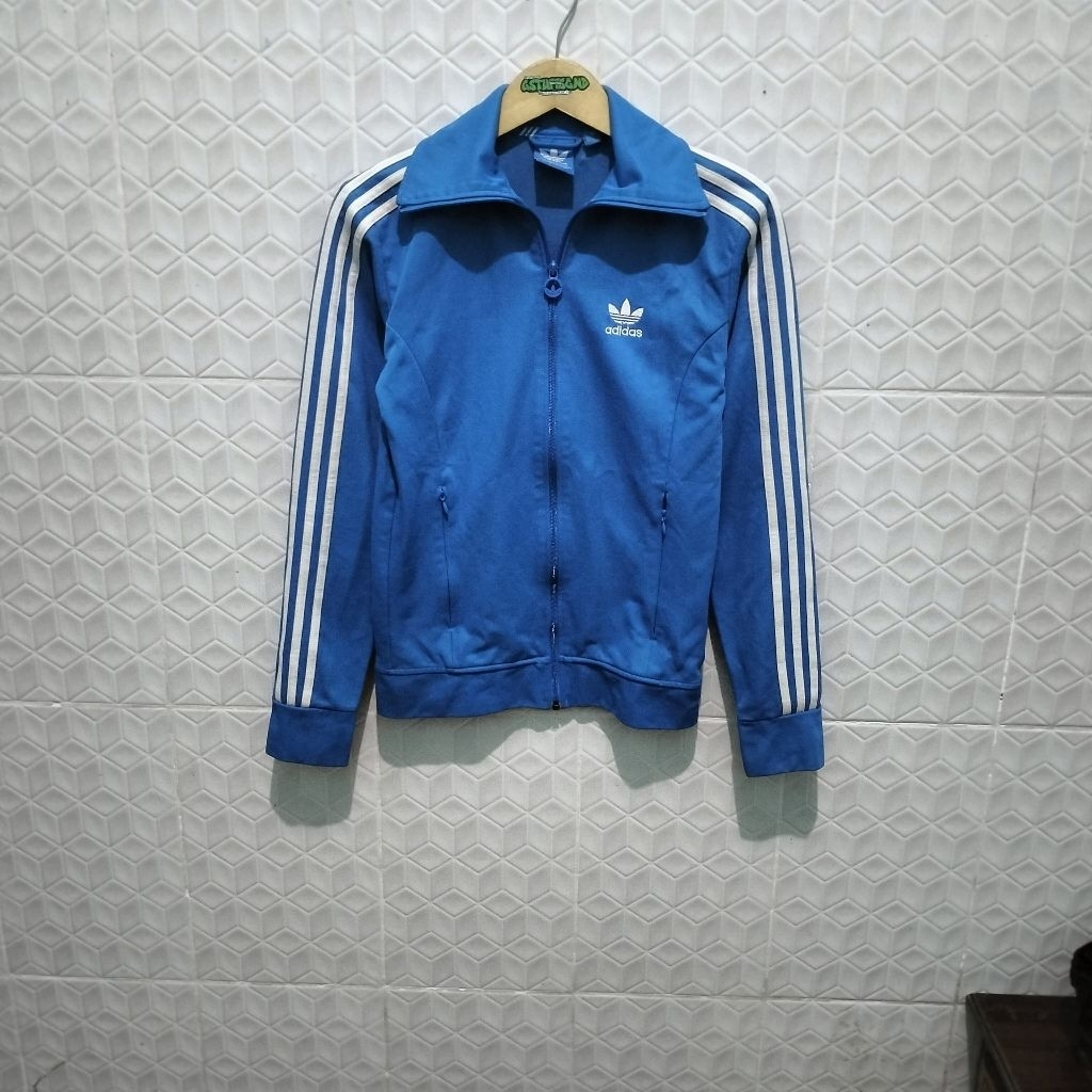TRACKTOP ADDS BLUE