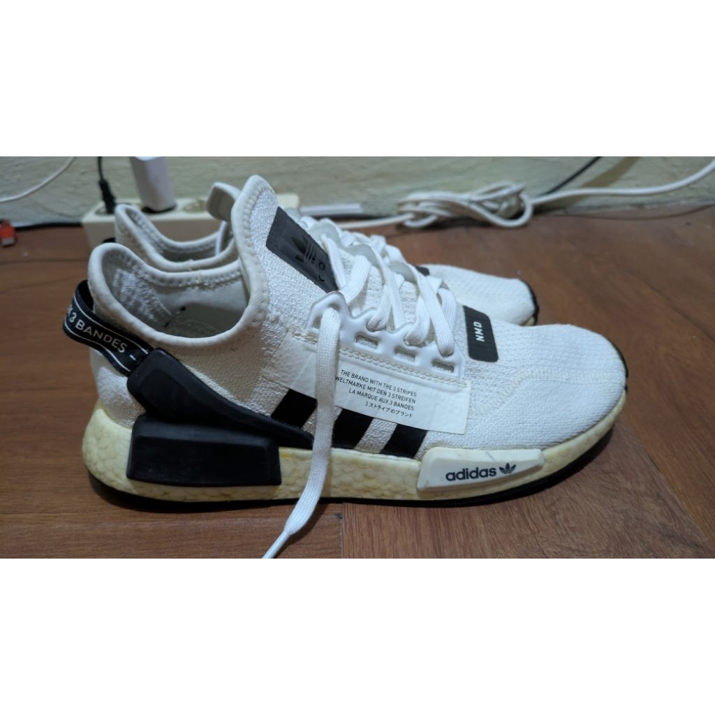 Adidas NMD R1 V2 Size 40 2/3 Preloved