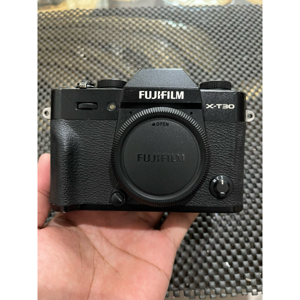 KAMERA MIRRORLESS  FUJIFILM XT30 Body only murah