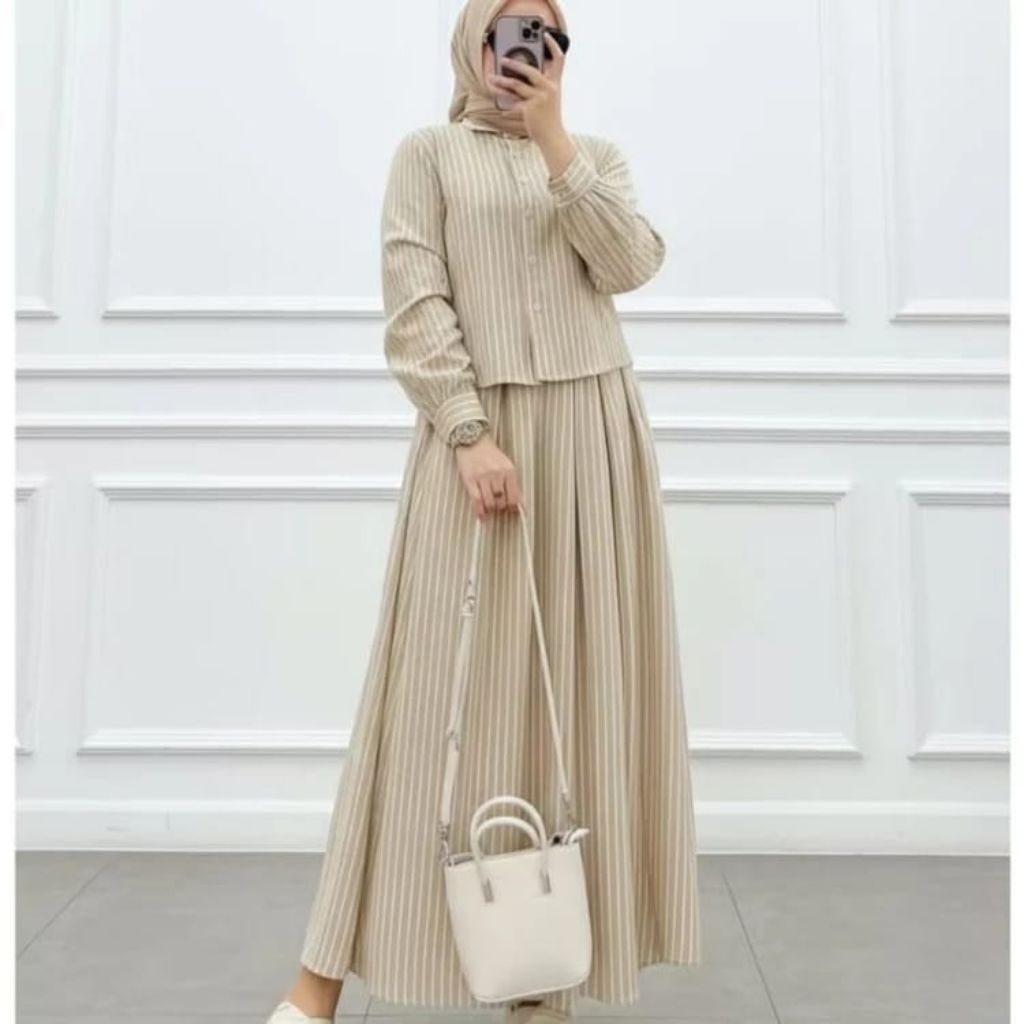 ONE SET SALUR WANITA ROK DAN KEMEJA CROP LENGAN PANJANG TERBARU