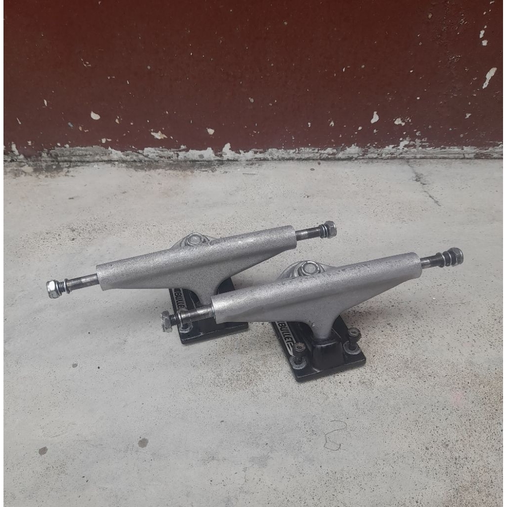 Skateboard Truck Bullet 5.5 std + free boltnuts second / bekas