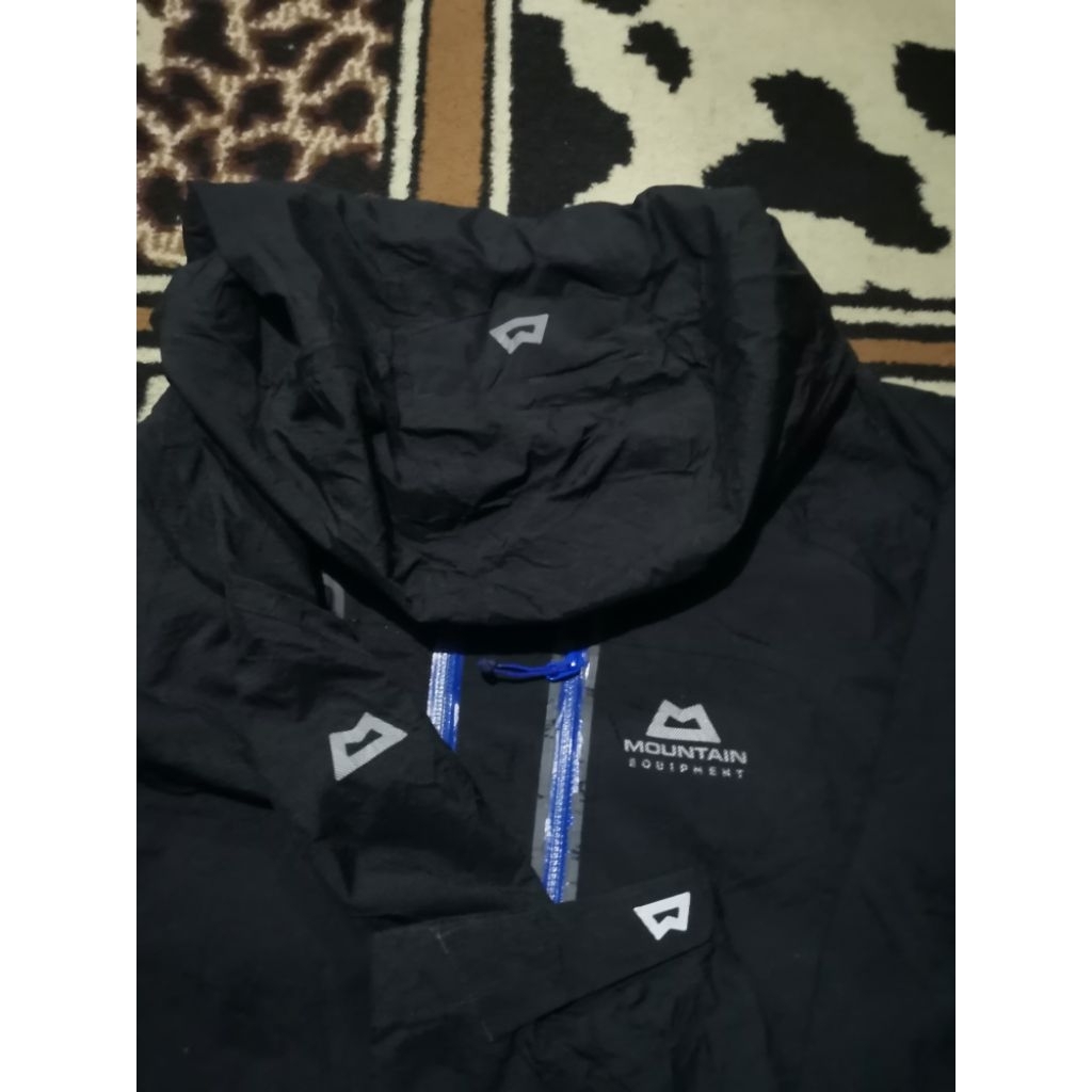 Jaket Gorpcore Mountain Equipment