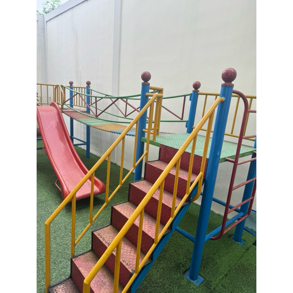 Mainan anak TK perosotan