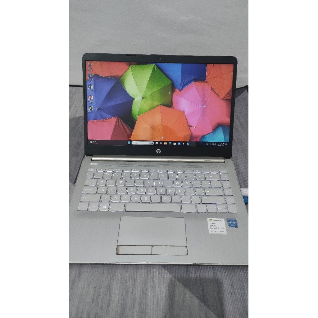 Laptop HP ram 8 hdd 1TB keyboard nyala