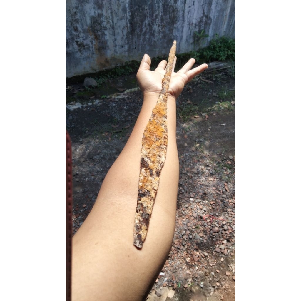 benda kuno antik besi kuno temuan