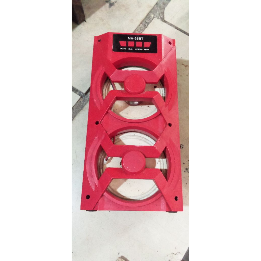 Speaker bluetooth ( gambling/tidak ada batrenya )