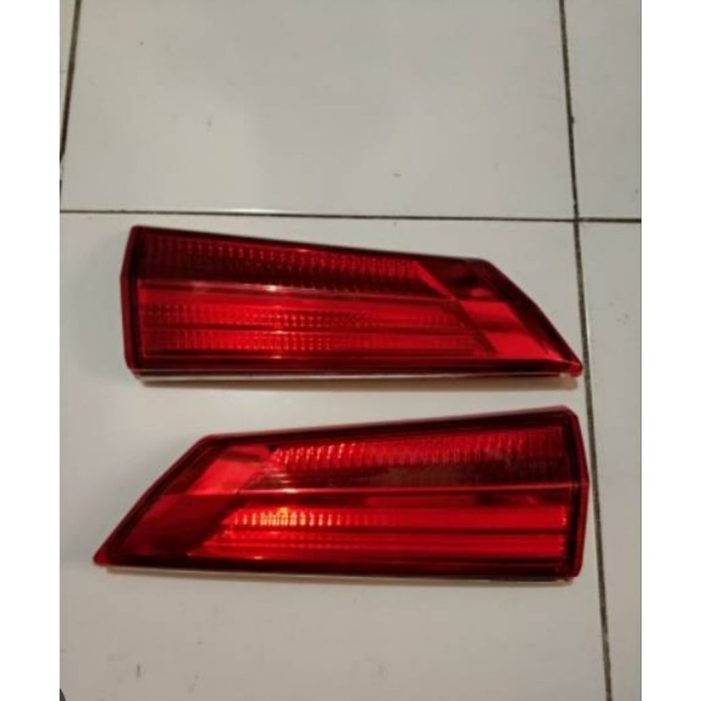 lampu reflektor bagasi belakang mobil Toyota calya / Daihatsu Sigra / original