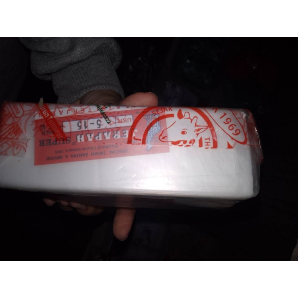 PLASTIK ES LILIN/MAMBO/KERO JADUL MERK JERAPAH ISI BANYAK UK 4×20