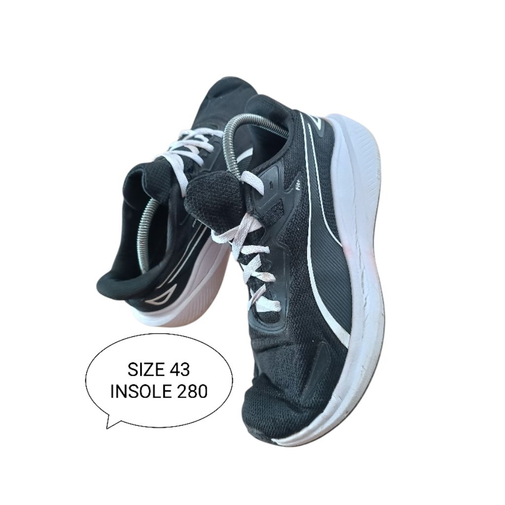 SEPATU SNEAKERS PRELOVED SIZE 43
