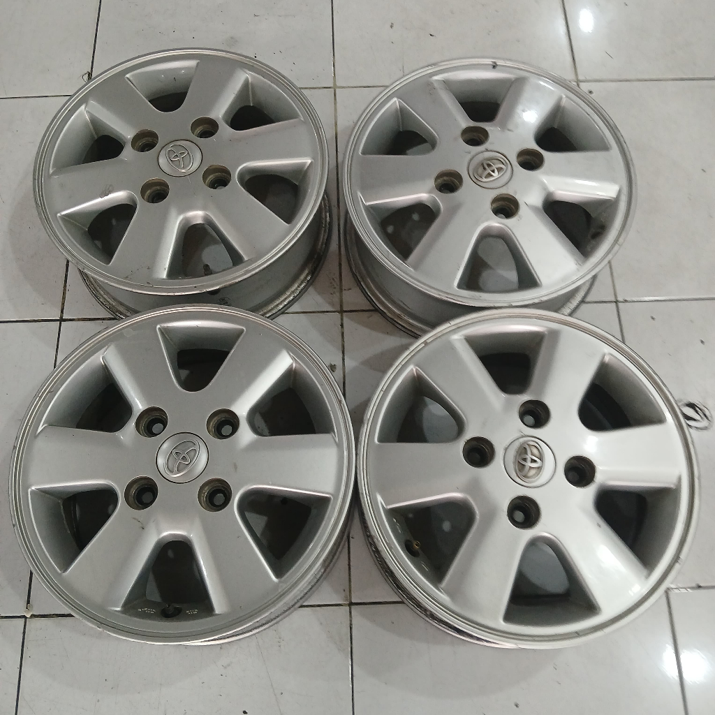 VELG OEM STD AVANZA RING 14 LEBAR 5 PCD 4X114 SILVER PNP BUAT XENIA KONDISI BEKAS SIAP PAKAI