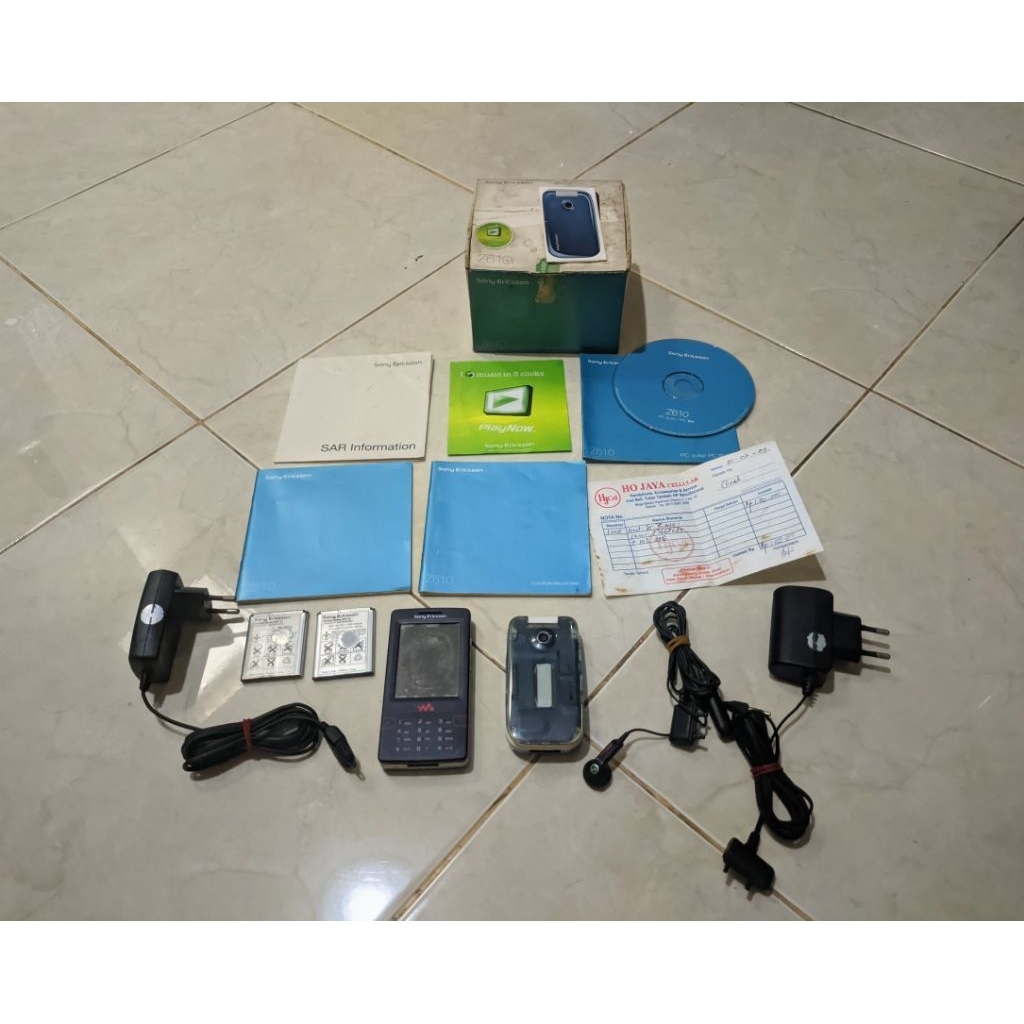 Sony Ericsson Z610i Fullset & W950i Bahan