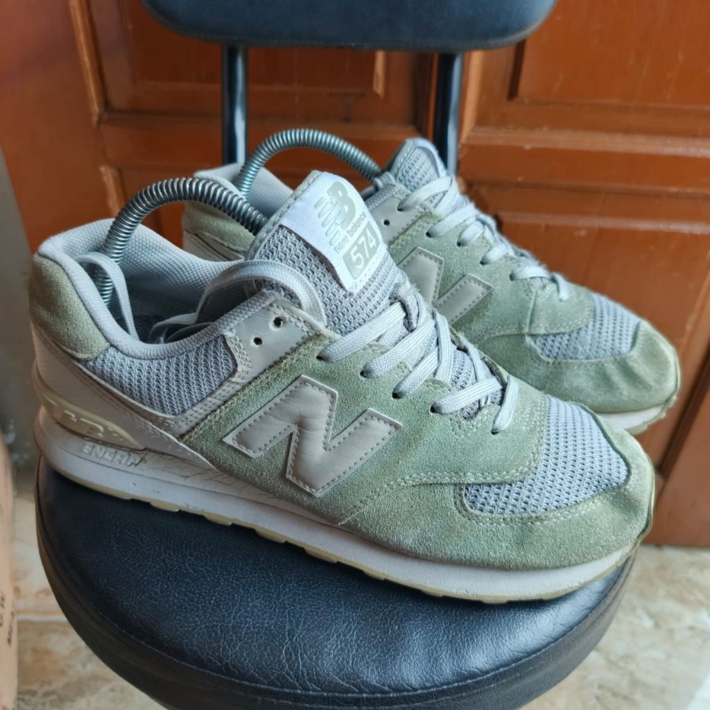 NB NEW BALANCE 574 Sepatu Second 100% ORIGINAL Size 41,5 (26)
