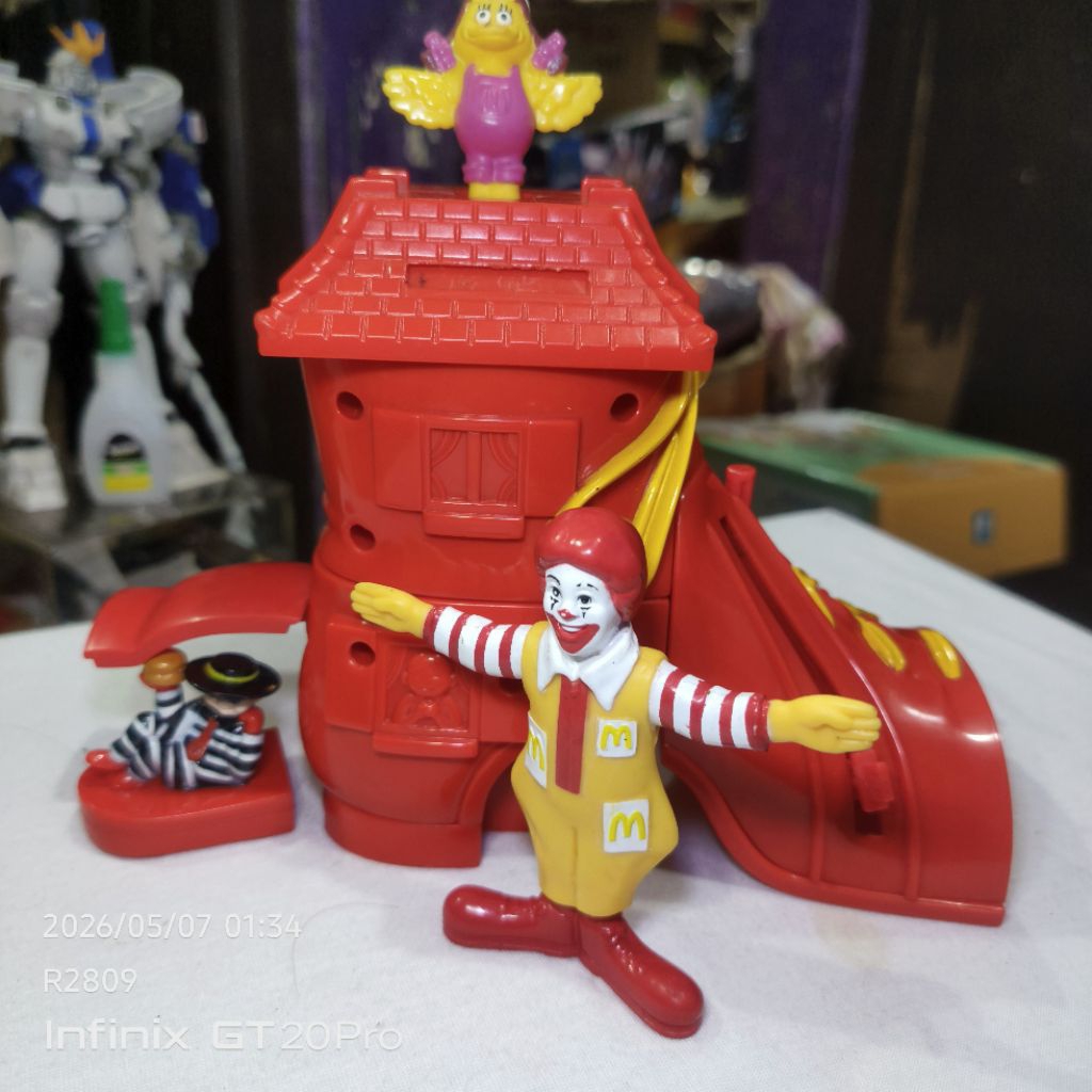 Figure McDonald's Ronald Shoe Happy Meal 