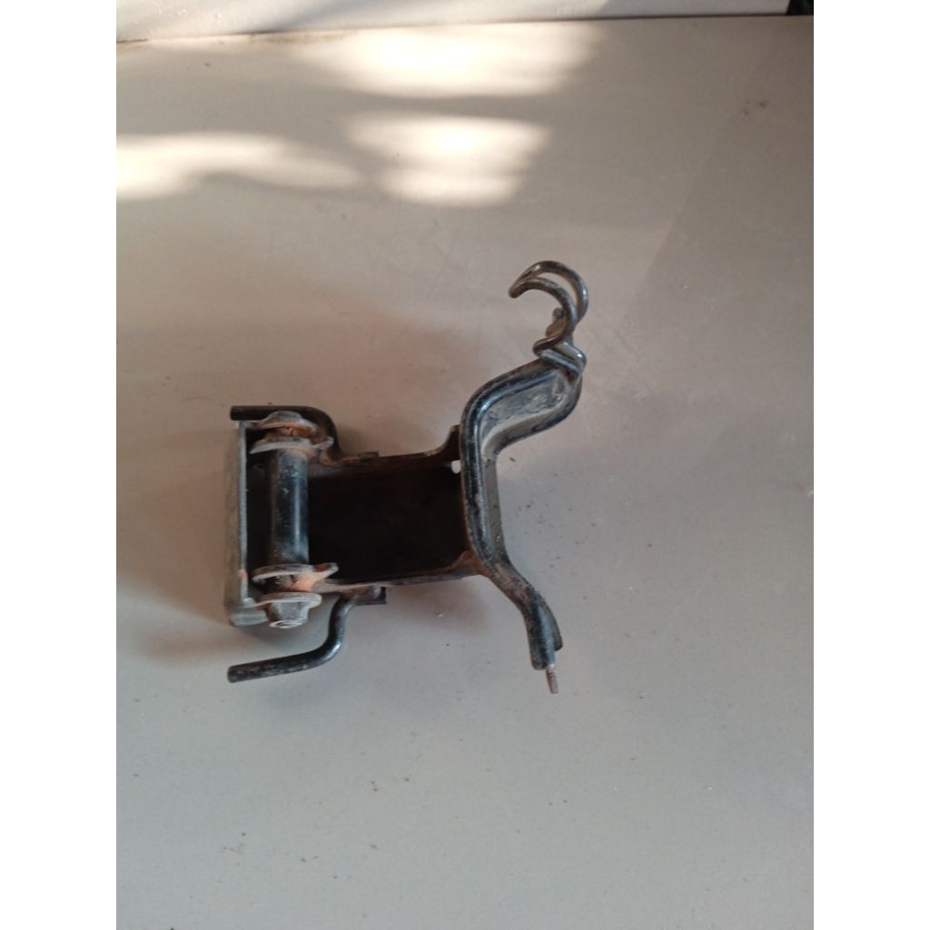 engsel jok honda sonic 150 original
