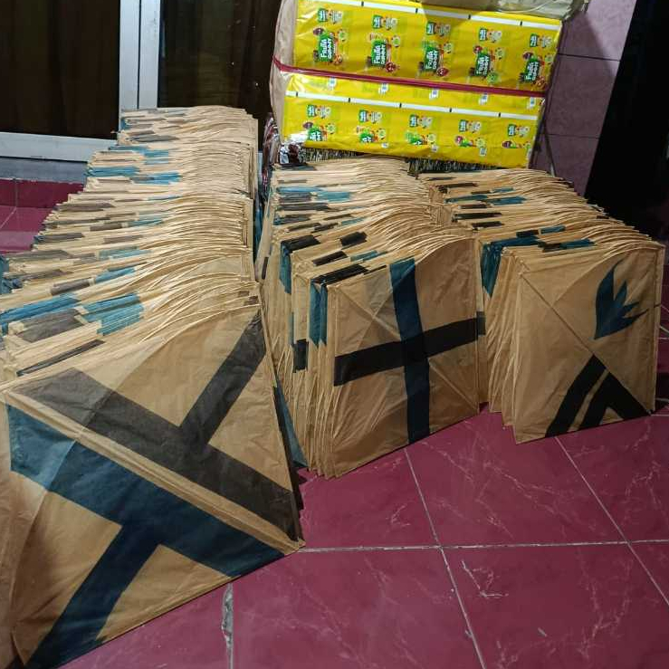 Layangan Jabrug Pulasan 2 Warna UK 46/54 isi 100 Pcs Motif Pulas Warna Random