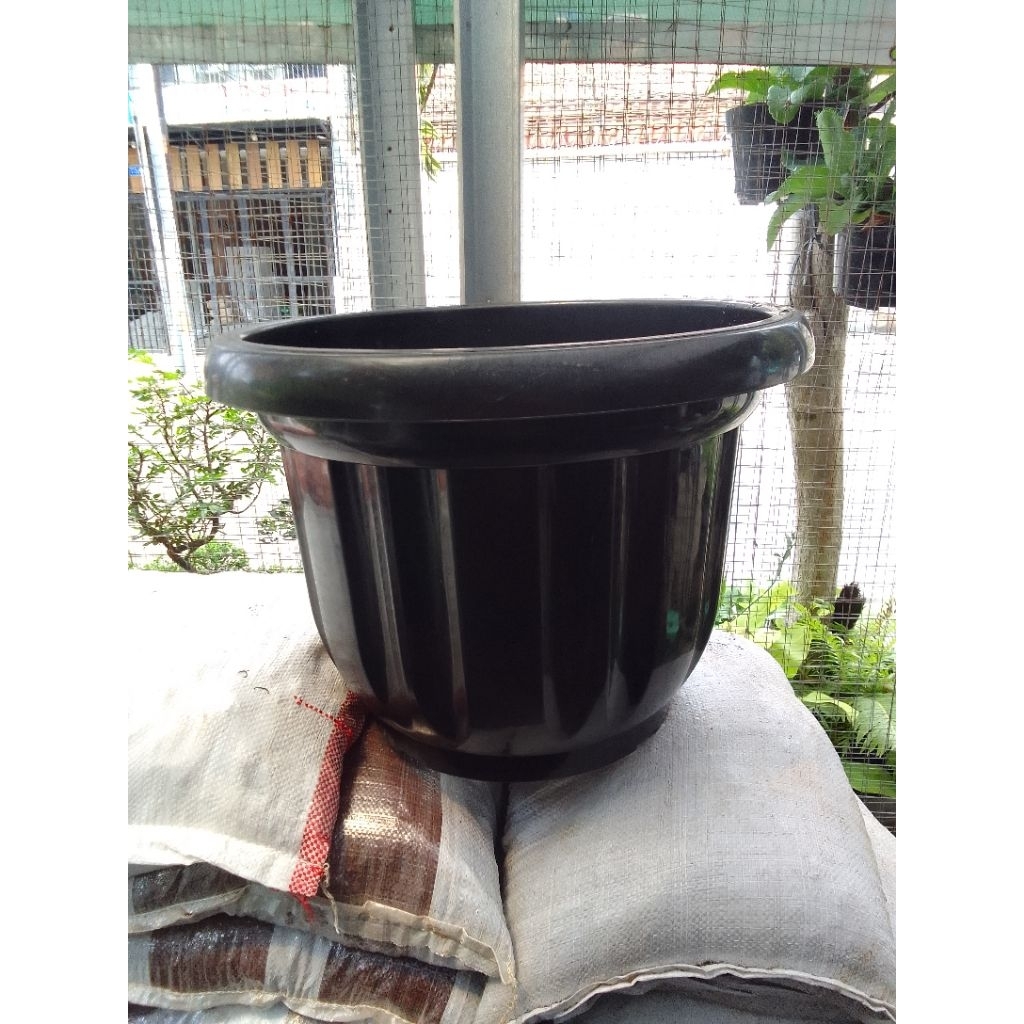 Pot Plastik Garuda EGP ukuran 50 Pot Tanaman Plastik Garuda EGP ukuran 50