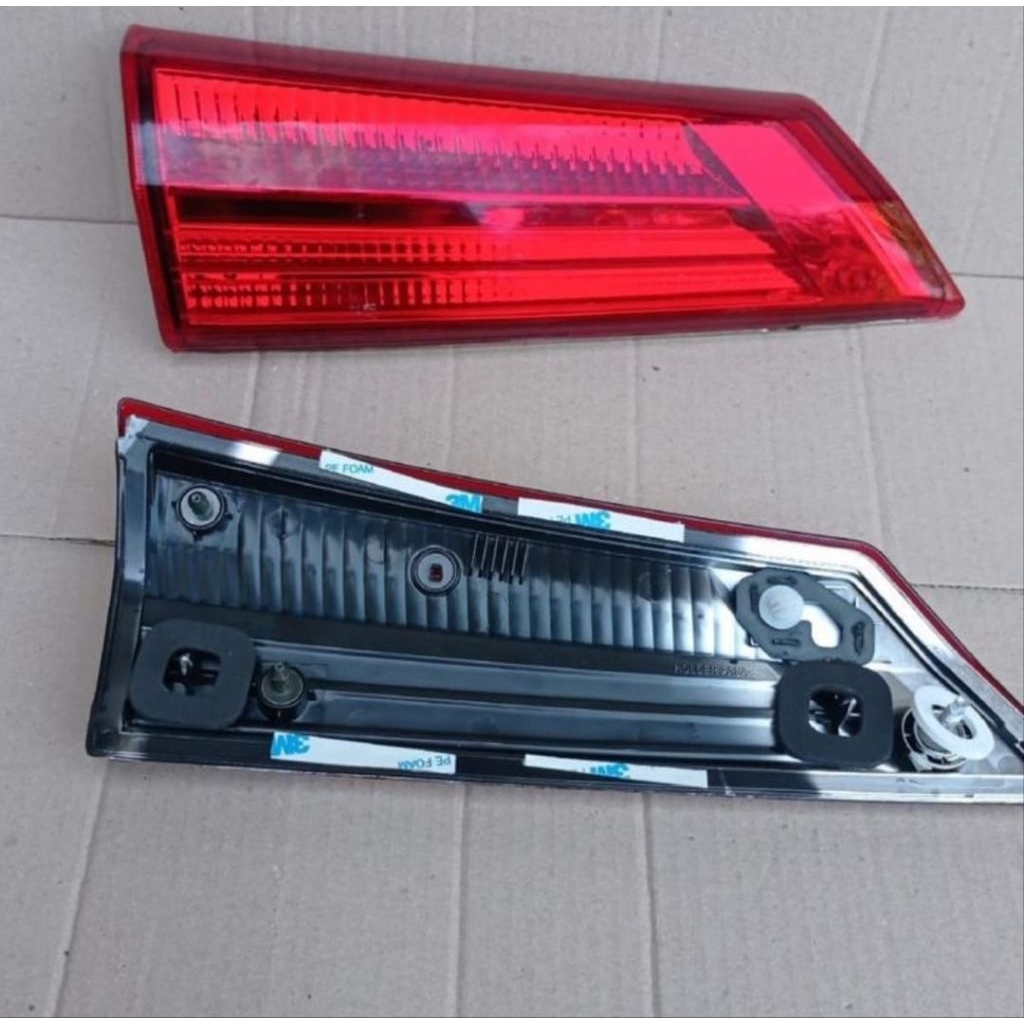 REFLEKTOR CALYA / LAMPU BAGASI CALYA / REFLAKTOR SIGRA/ REFLEKTOR BAGASI SIGRA- KANAN