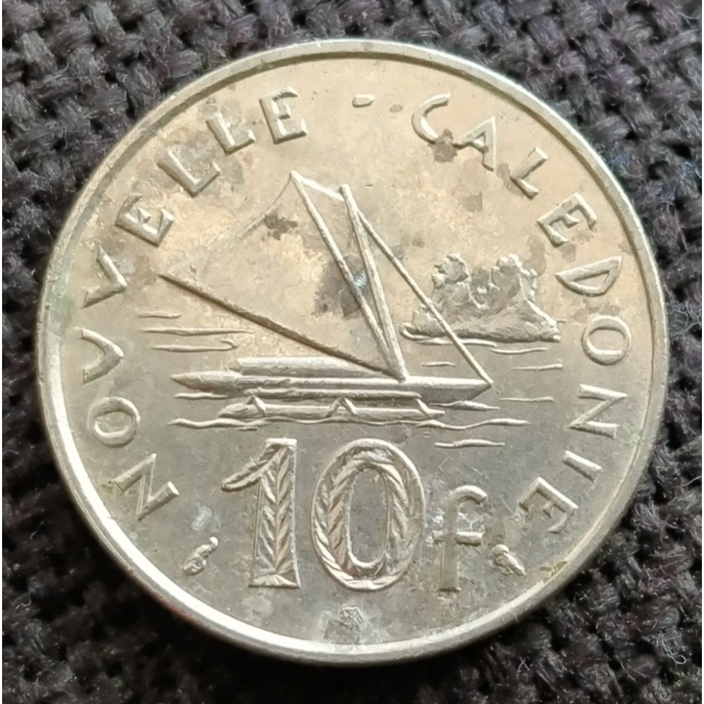 Koin Kuno Caledonia 10 Francs perahu tahun 1972