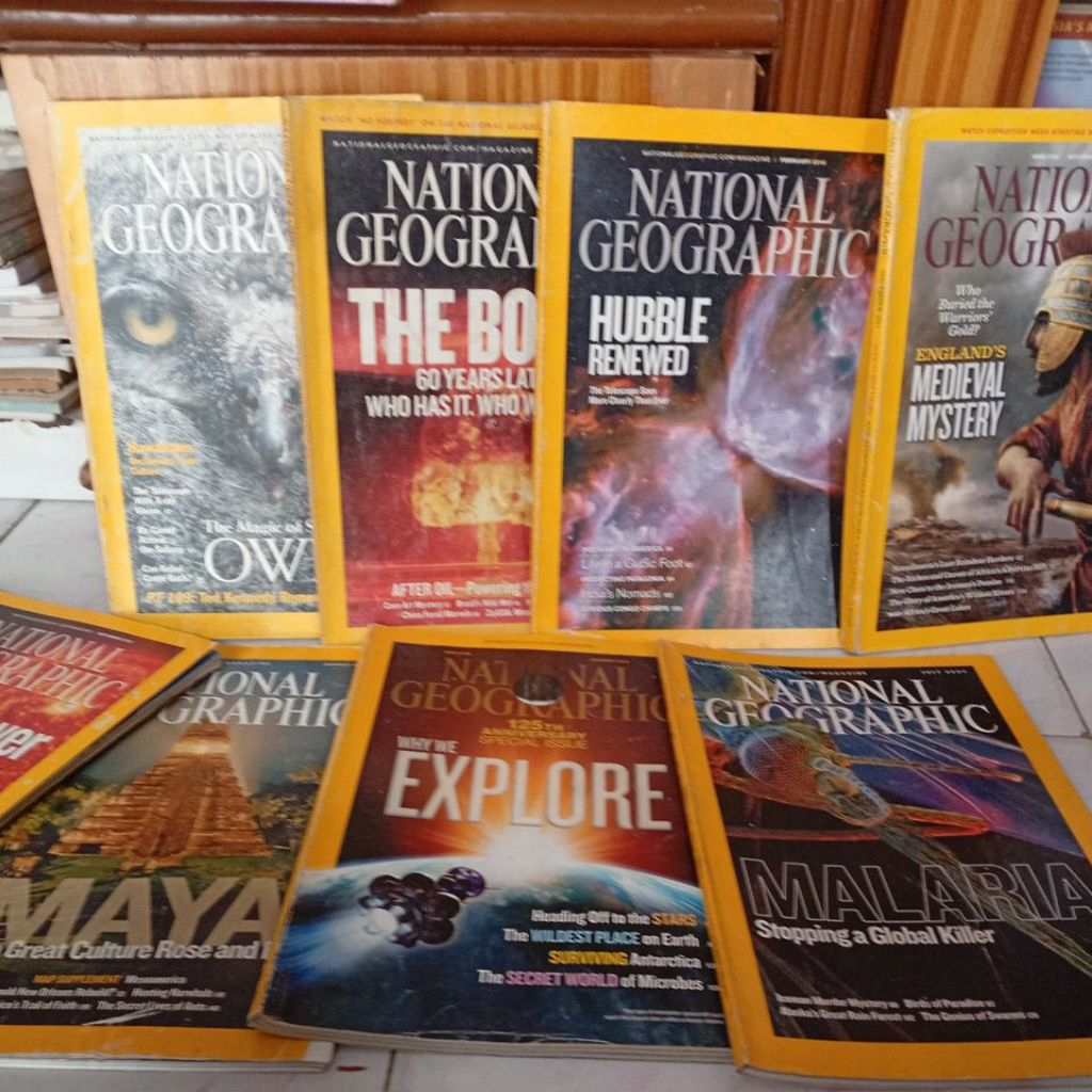 Majalah National Geographic bekas cabutan
