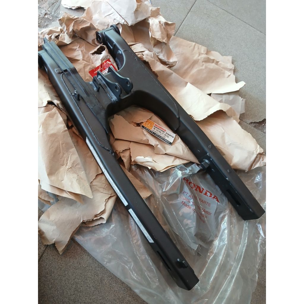 LENGAN AYUN SWING ARM MEGAPRO MONO SHOCK ORIGINAL AHM