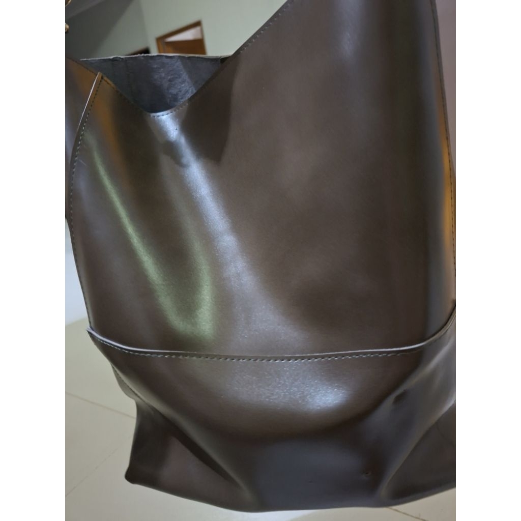 Tas Hobo  Preloved kehijauan cakep mulus kulit kilap ada abu2 dan hijau