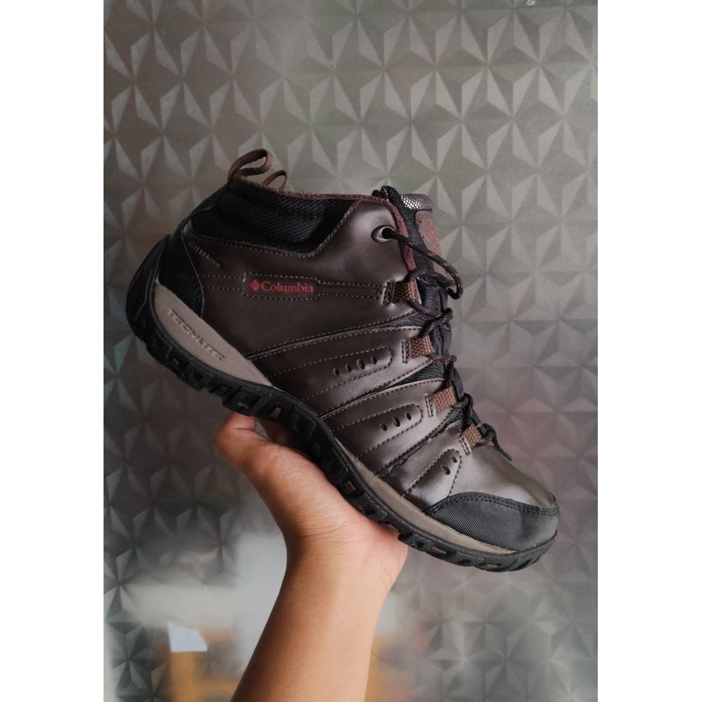 sepatu gunung Columbia SZ 42 second bekas preloved