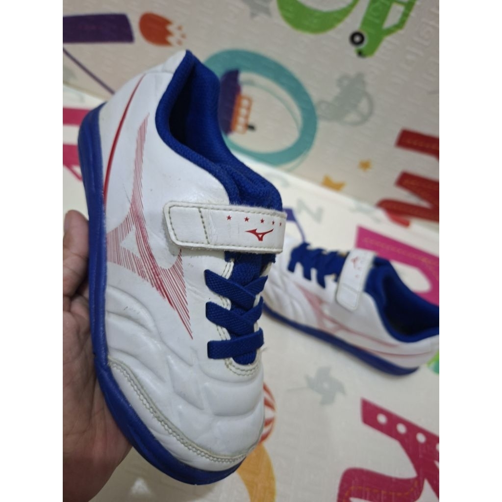 Sepatu Preloved Mini Soccer Mizuno Size 30