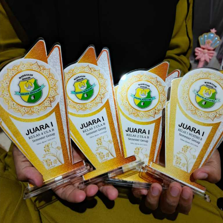 Cetak Plakat / Vandel Akrilik Tebal 3mm  Custom
