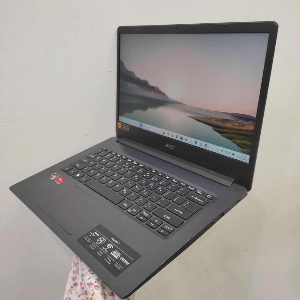 ACER ASPIRE 3 AMD RYZEN 3-3250U RAM 4 GB SSD 256 GB