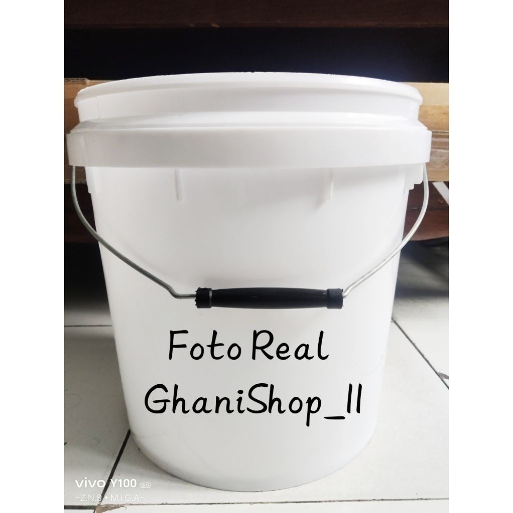 Ember bekas Cat ukuran 10kg + pake tutup, bahan tebal & gagang Besi