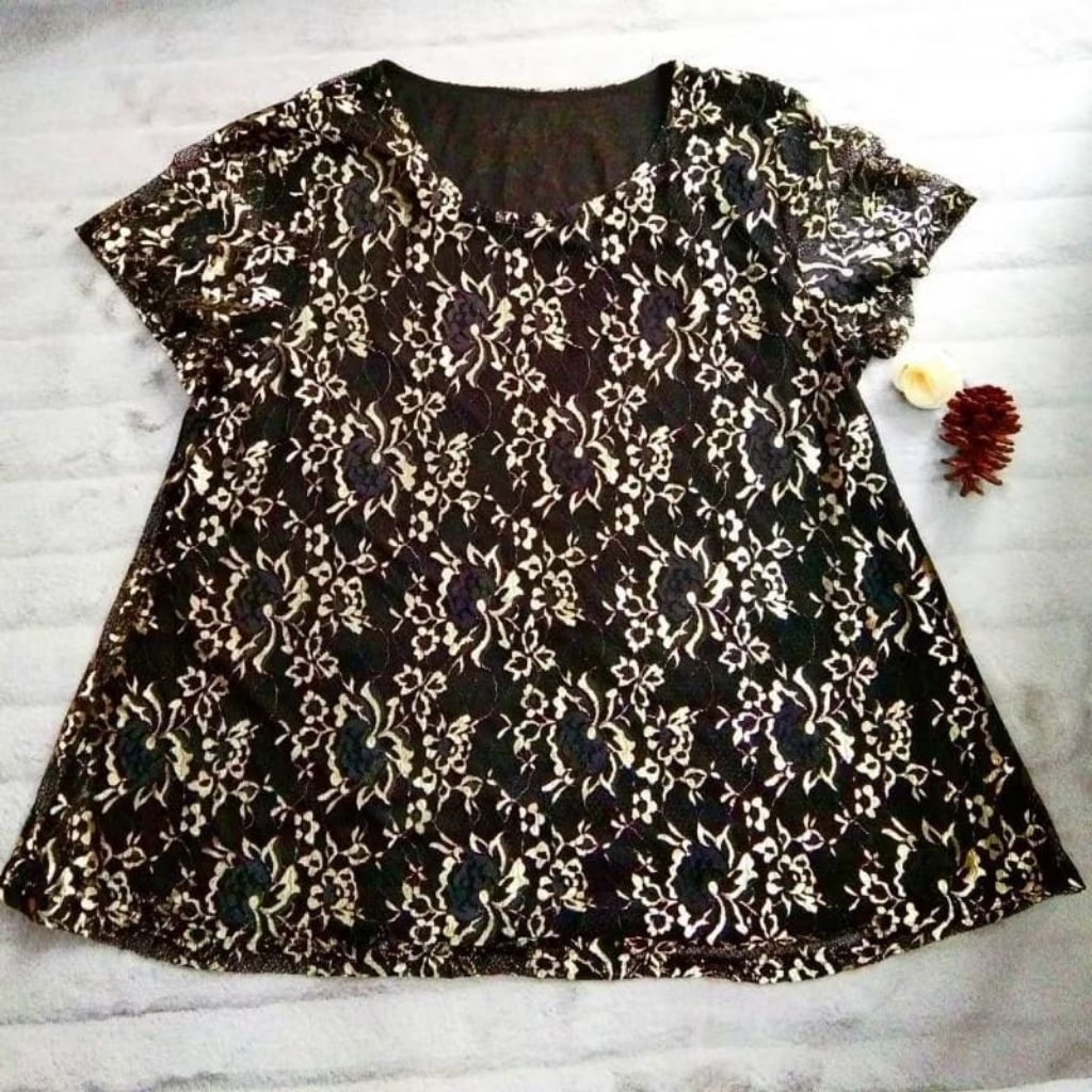 Blouse Wanita Hitam Motif Bunga Renda – Feminim & Elegan
