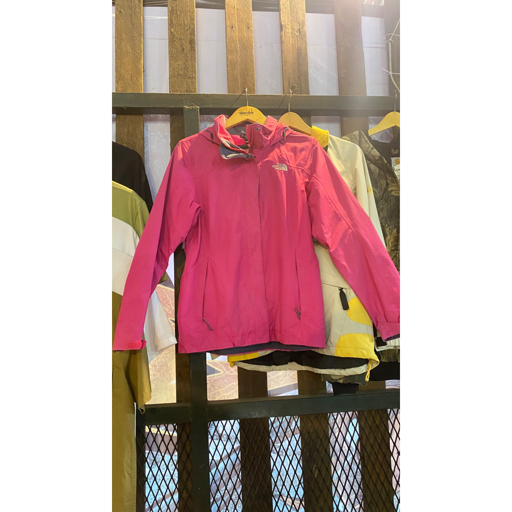 JACKET The North Face HyVent Jacket Pink