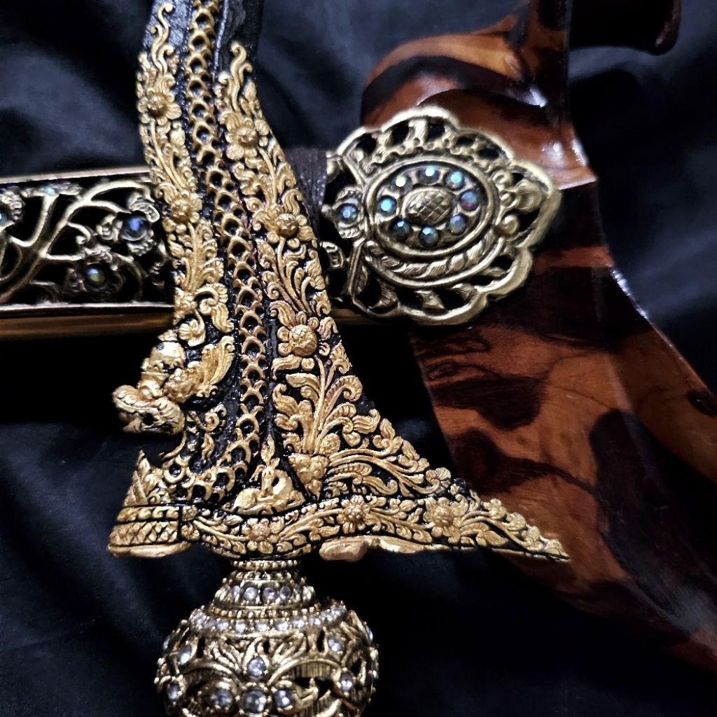 Keris Nogo Sosro XV Luk 13 Kinatah Kamarogan Sepuh Emas Pamor Untu Walang