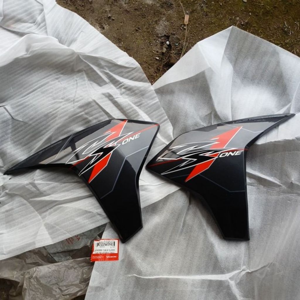 64385KWC900AFB-64385KWC900AFB cover samping honda CS1 original baru AHM 64385-KWC-900AFB-64385-KWC-9