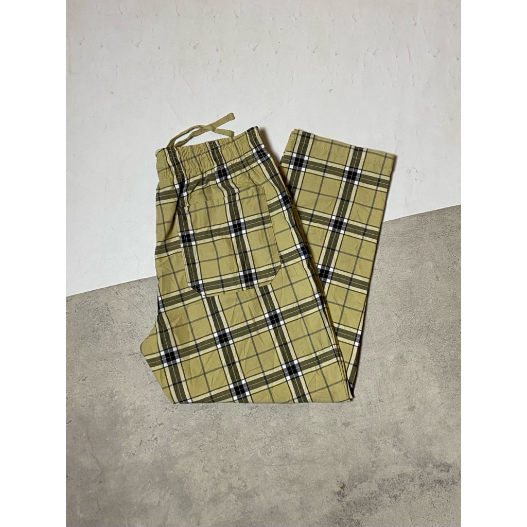 ZT 850 - GU by UNIQLO Relaxed Tartan Pants.