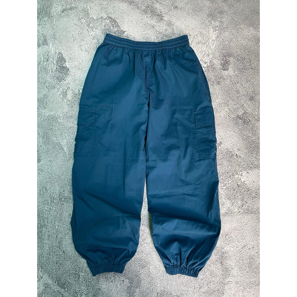 UNIQLO WIDE CARGO JOGGER PANTas