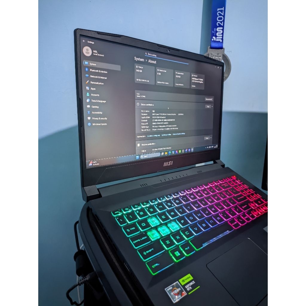 Laptop MSI Bravo 15 C7VFK RTX 4060 Ryzen 7 7735HS