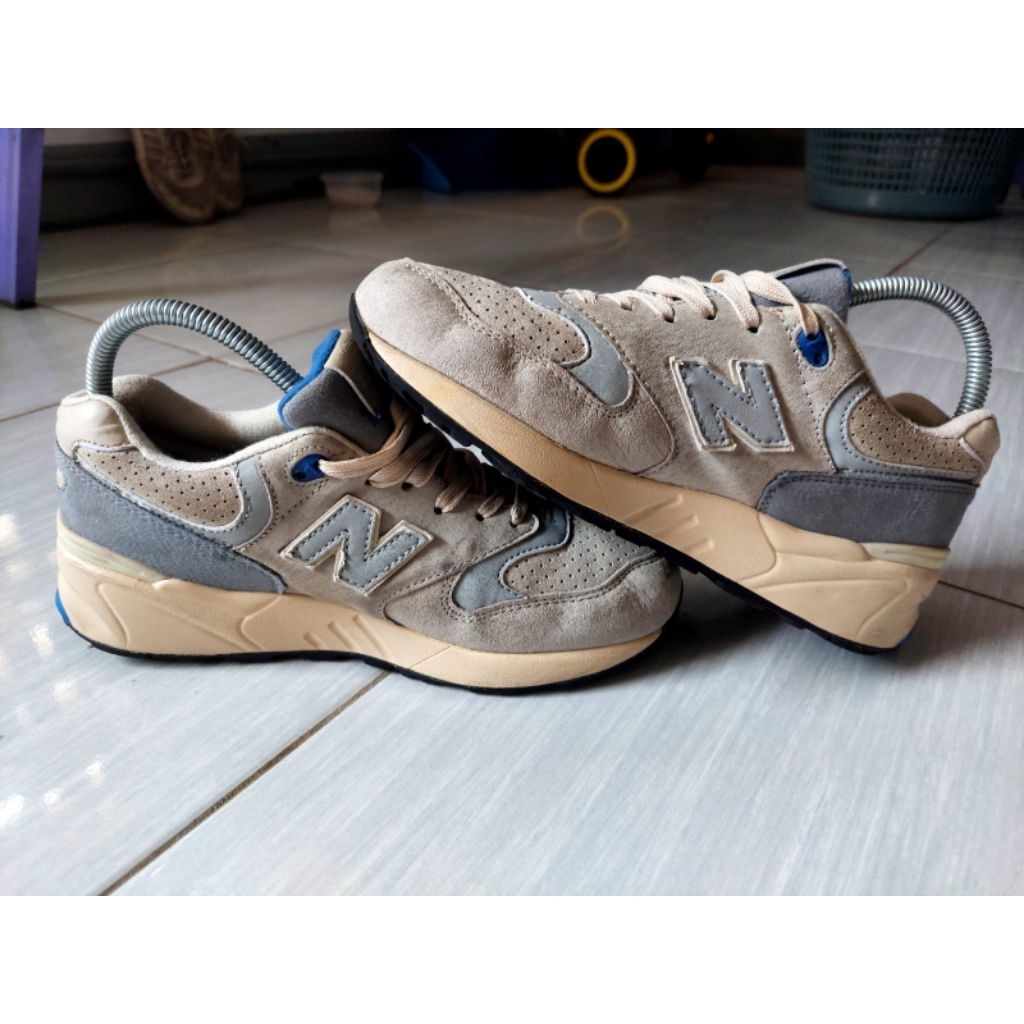 Sepatu NB 999