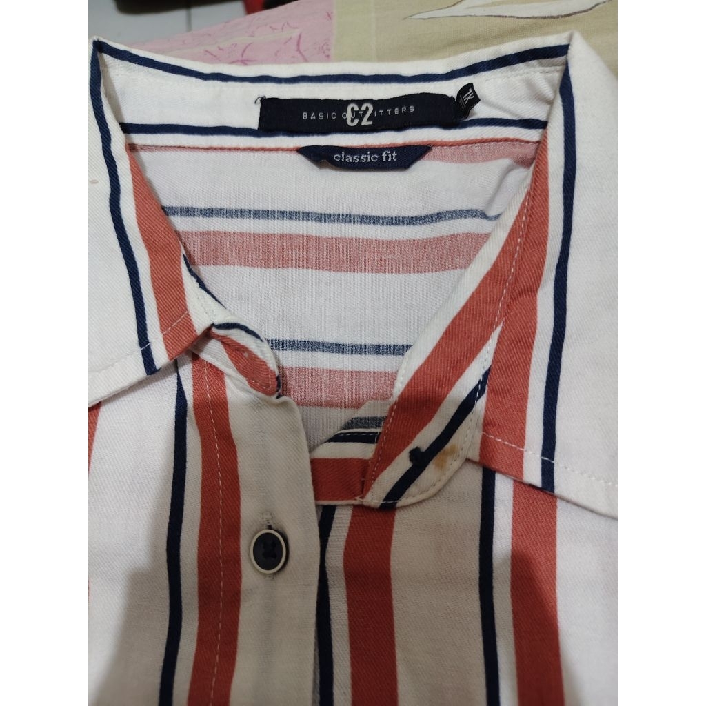 Preloved - Kemeja Basic C2 Outfitters