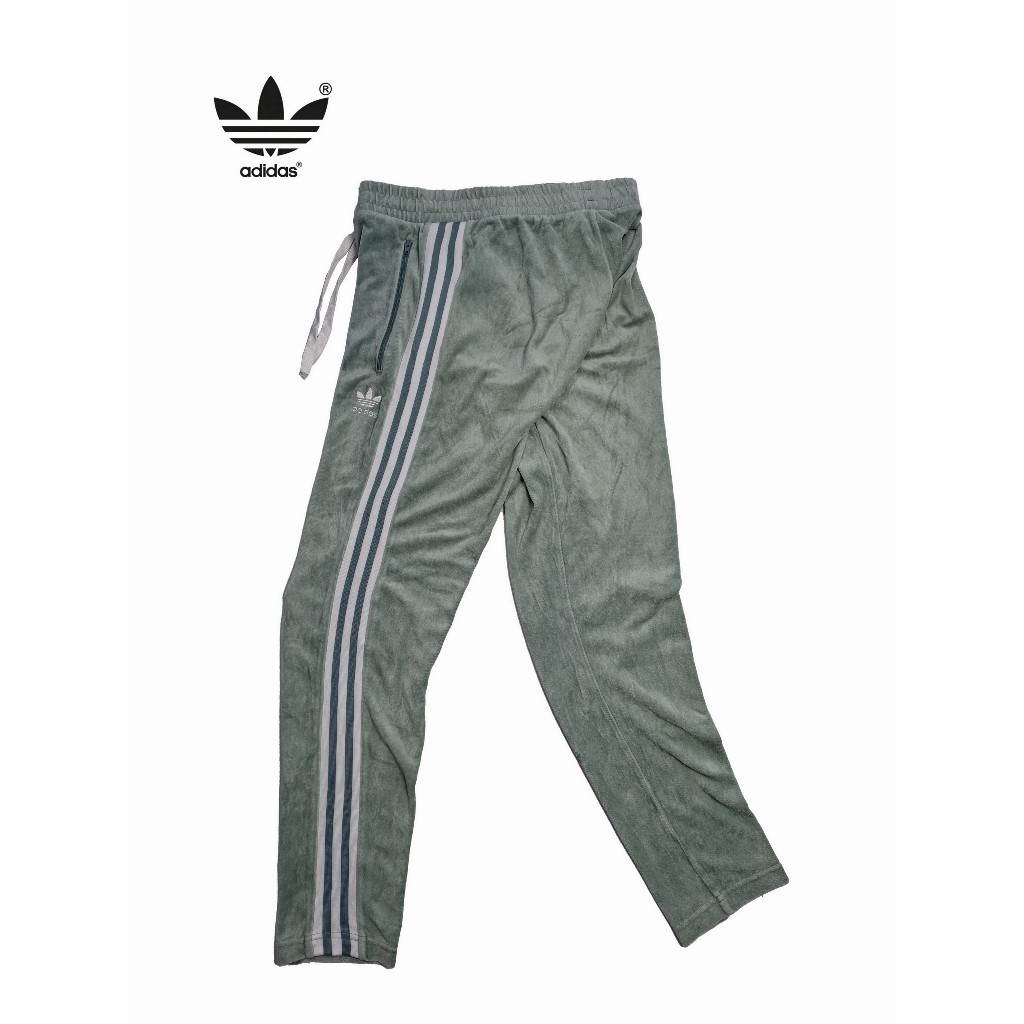 Celana Jogger Bludru adidas Originals Hijau Army – Velvet Track Pants 3 Stripe