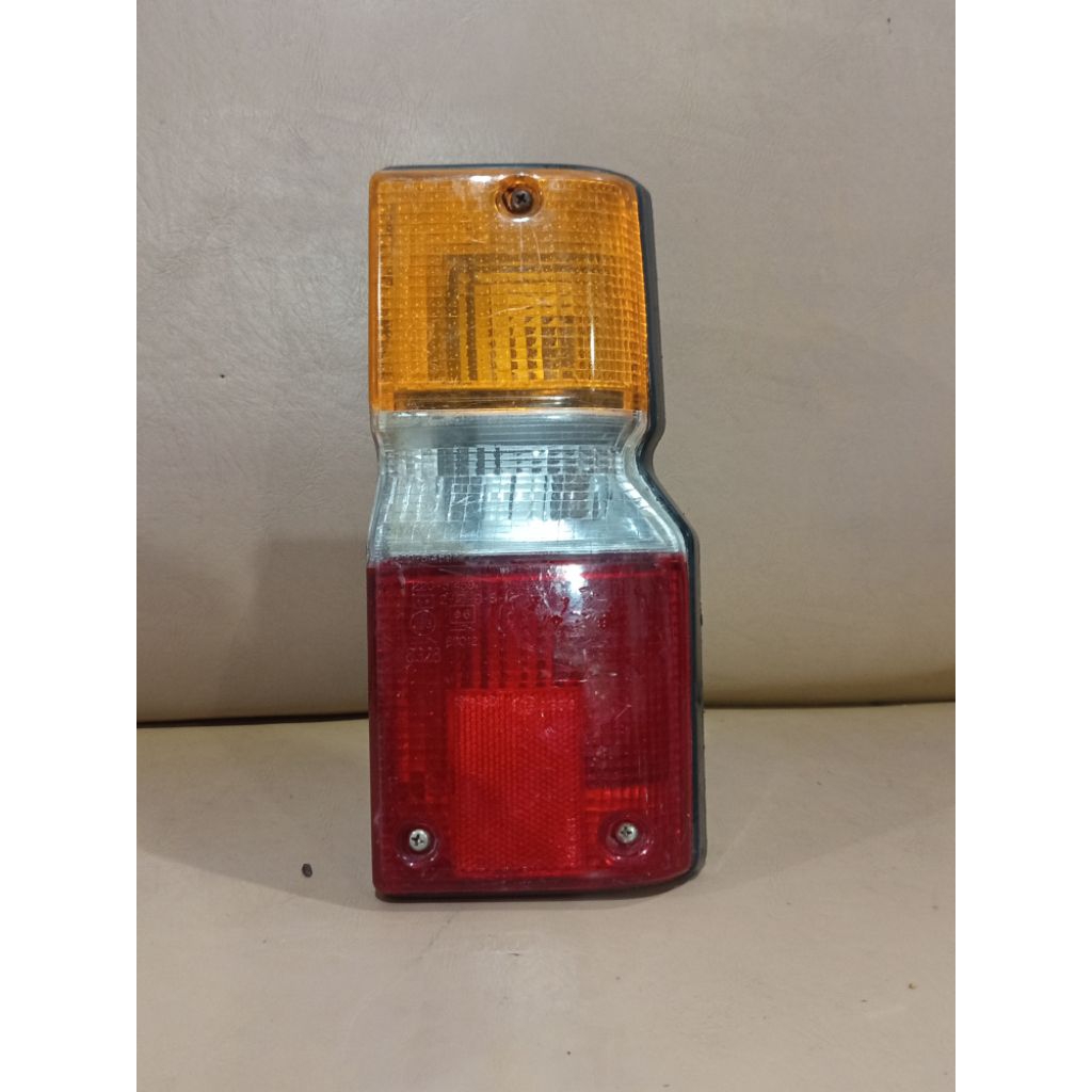 Stoplamp kanan Mobil TAFT GT, feroza, rocky bekas