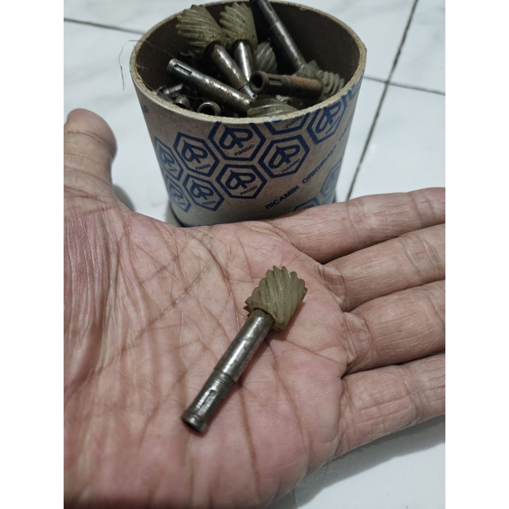 Gigi nanas gigi speedometer original vespa vbb
