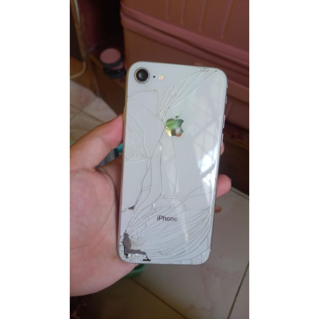 iphone 8 matot, kanibalan