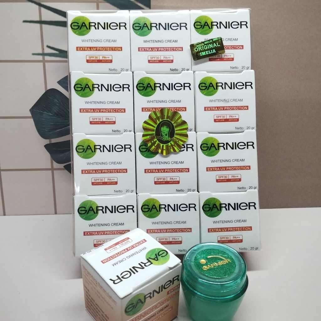 6 Pcs Cream Garnier Susun Day & Night Whitening - Melembabkan, Mencerahkan, Menghilangkan Flek