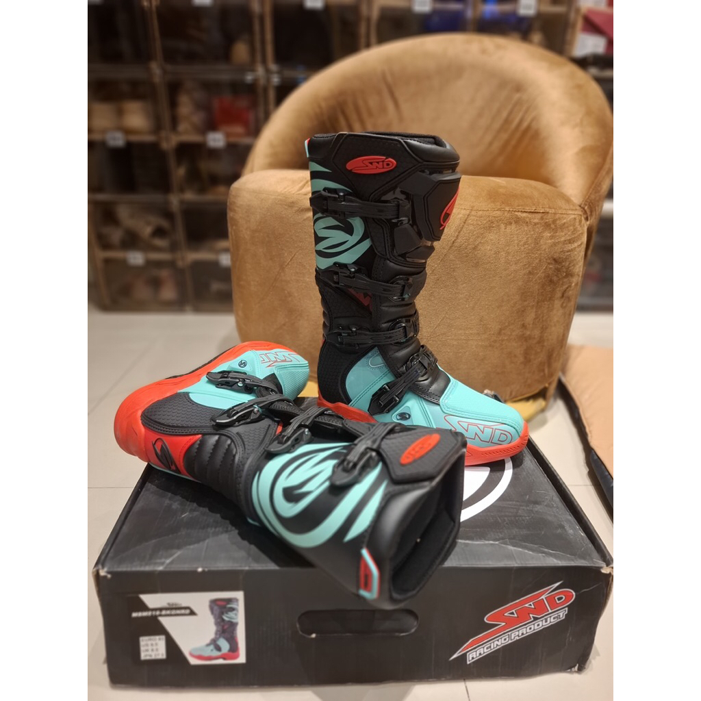 SEPATU TRAIL SND UK 43