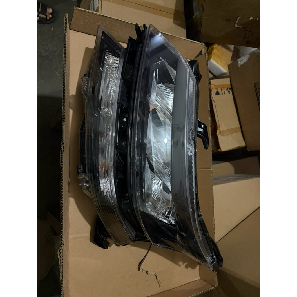 Headlamp kiri avanza 2019