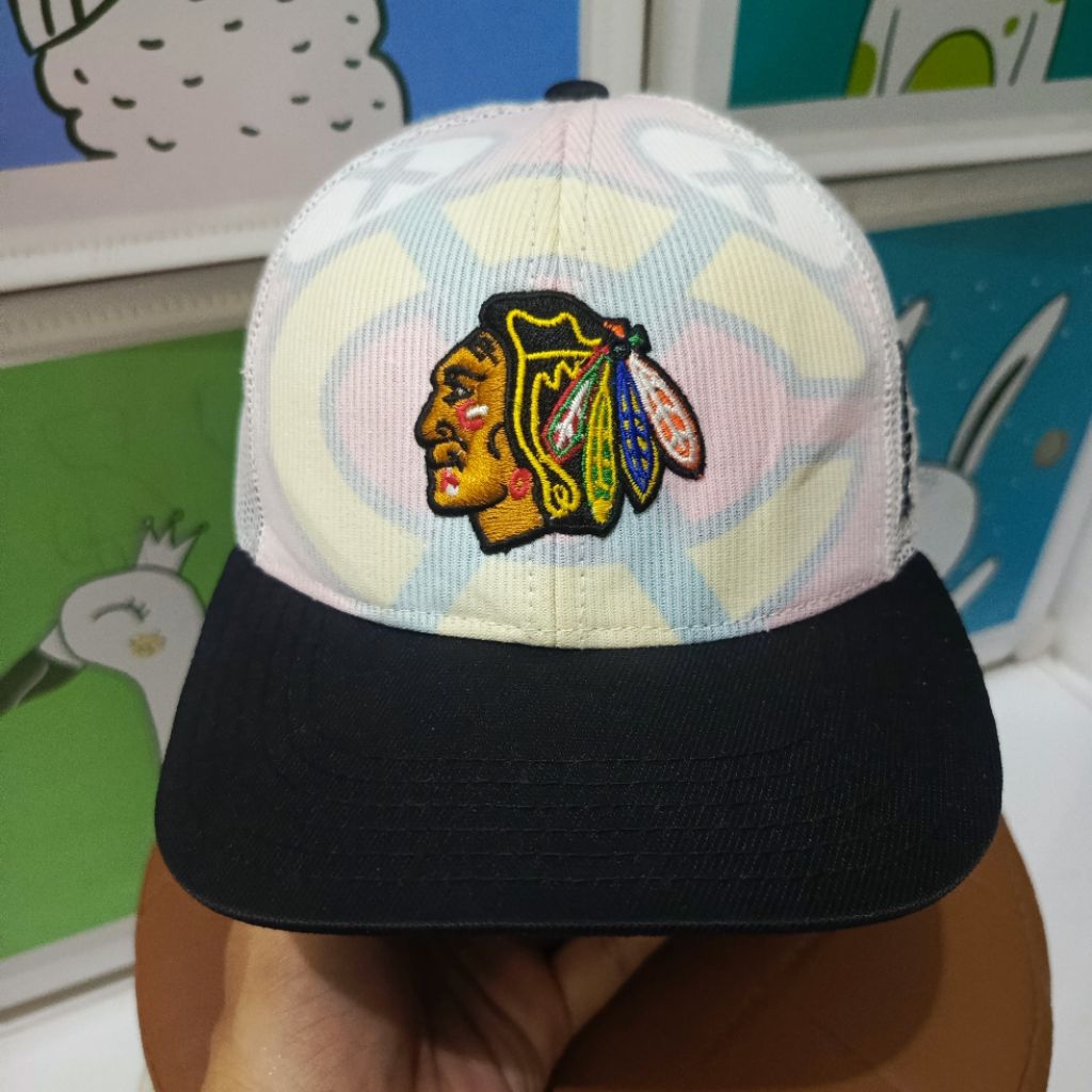 54-57 | Topi Trucker Reebok x NHL "Chicago Blackhawk"