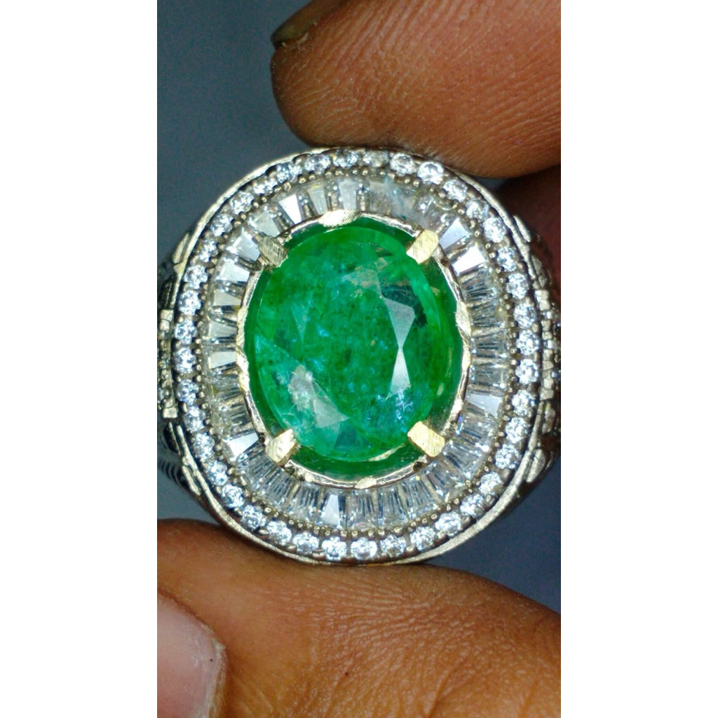 Natural emerald beryl Colombia