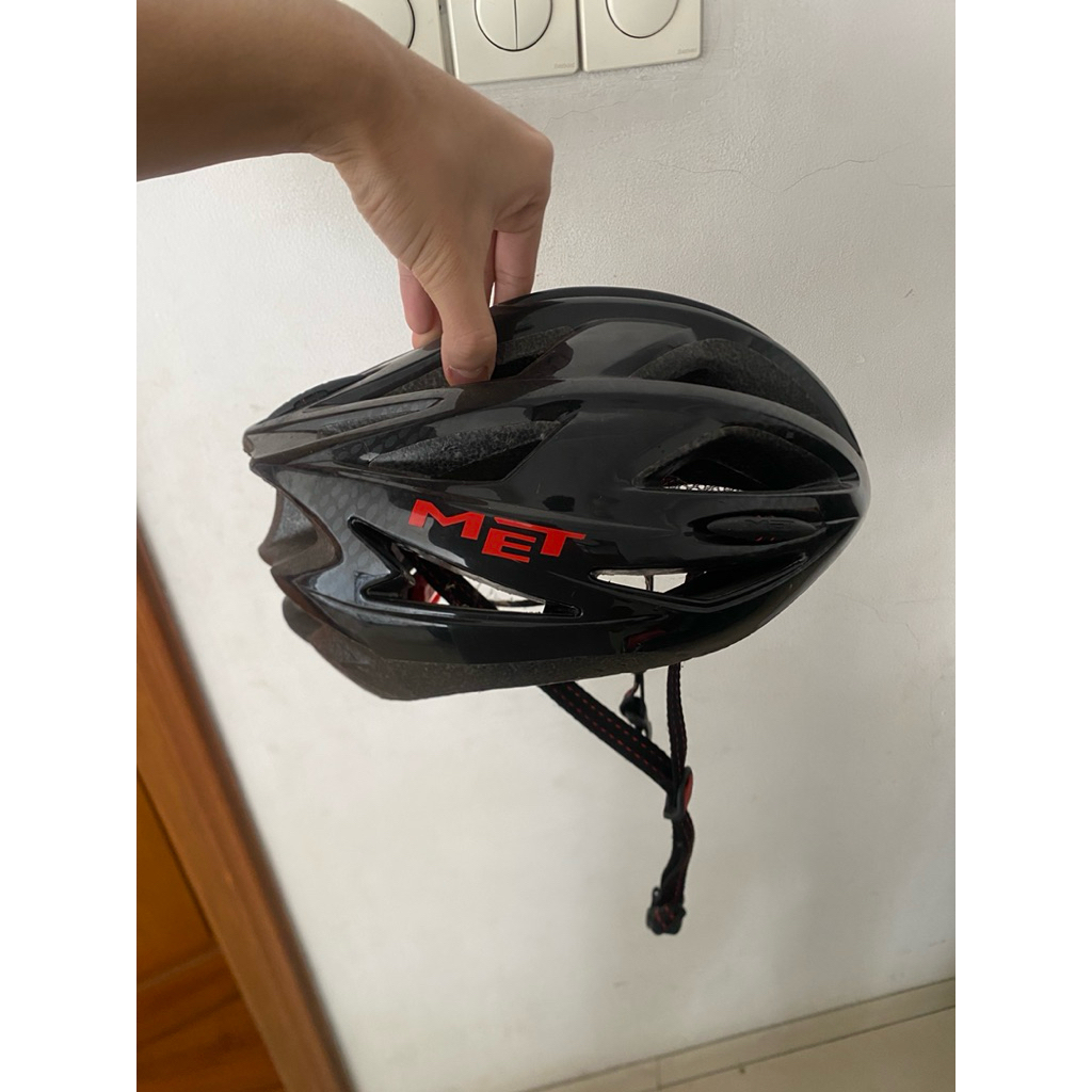 Helm Sepeda Merk MET